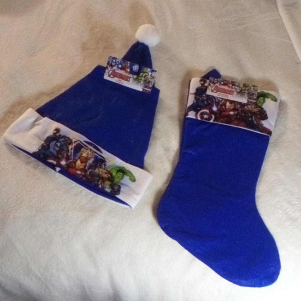AVENGERS HAT AND MATCHING STOCKING SET